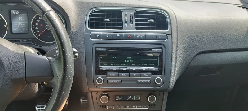 VW Polo Кроос Поло 1.6 90hp, снимка 8 - Автомобили и джипове - 52134375