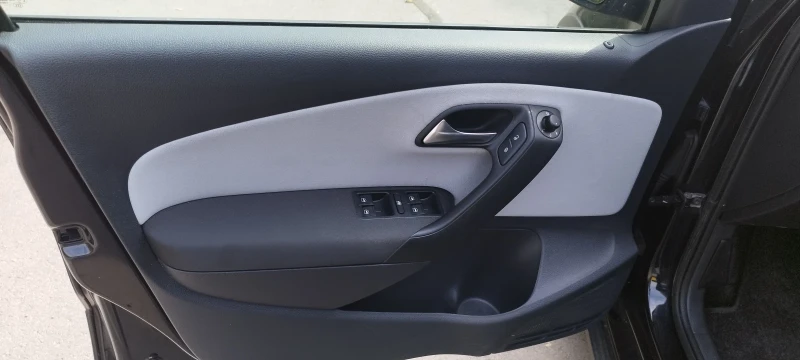 VW Polo Кроос Поло 1.6 90hp, снимка 10 - Автомобили и джипове - 52134375