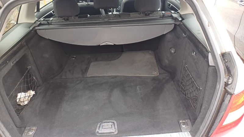 Mercedes-Benz C 220 2, 2cdi СМЕНЕНА ВЕРИГА, снимка 4 - Автомобили и джипове - 52375320
