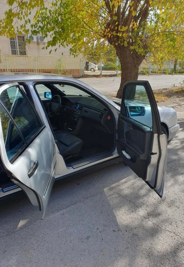 Mercedes-Benz E 250 W210 на реални 42000км  - изображение 4