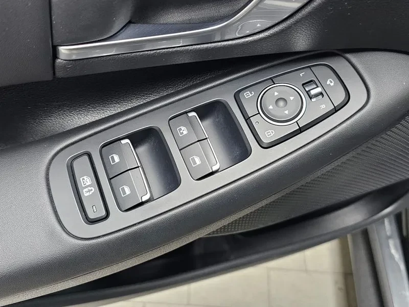 Hyundai Sonata 2.0 Premium, снимка 14 - Автомобили и джипове - 55615793
