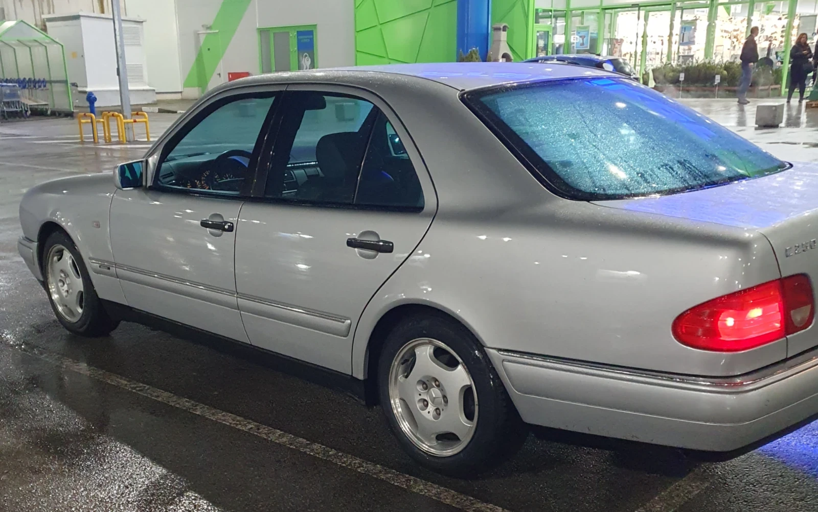 Mercedes-Benz E 250 W210 на реални 42000км , снимка 1