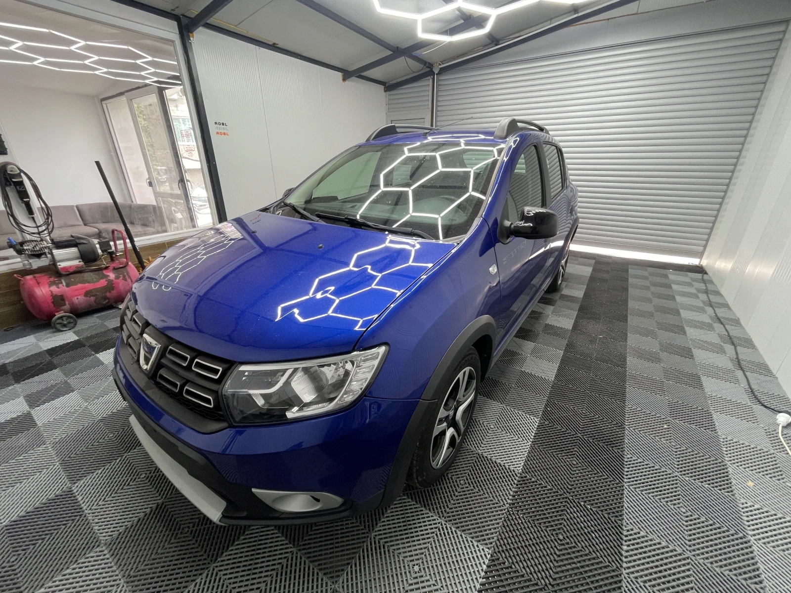 Dacia Sandero 15th Anniversary STEPWAY , снимка 2 - Автомобили и джипове - 54494065