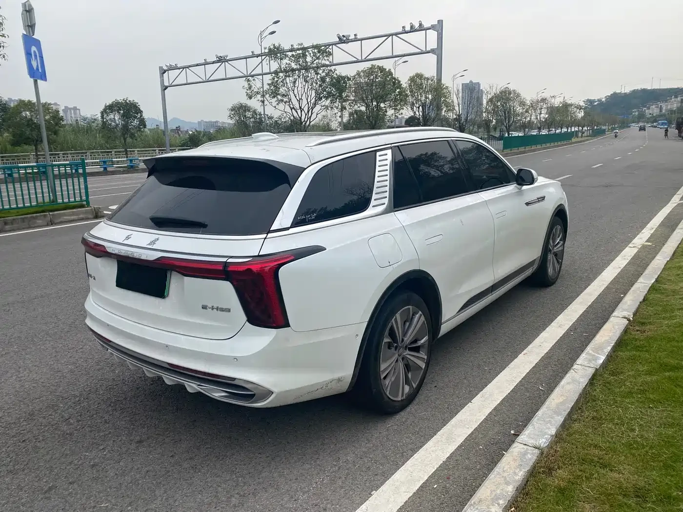 HongQi E-HS9 2021 460km Flagship Comfort 6-seater | Mobile.bg � ����������� 2