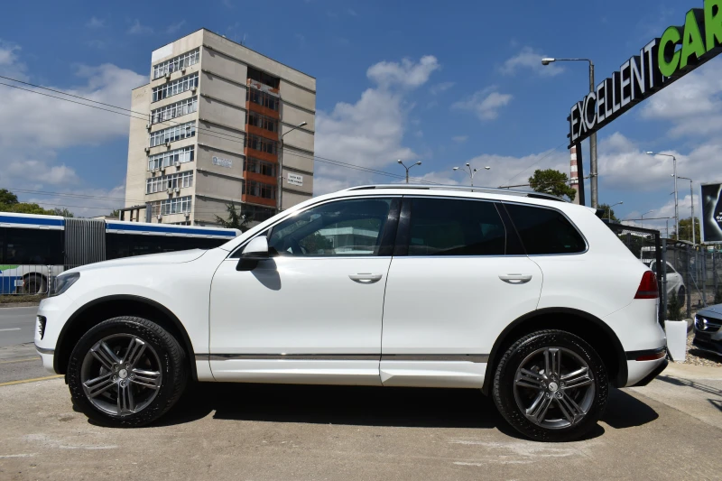 VW Touareg 3.0TDI* R-LINE, снимка 3 - Автомобили и джипове - 47229313