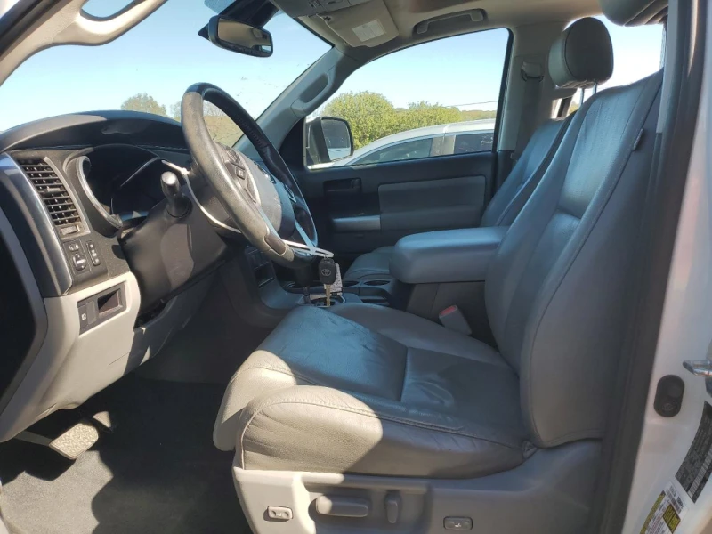 Toyota Sequoia SR5* Бяла Перла* NAVI* Камера* ТОП ЦЕНА, снимка 7 - Автомобили и джипове - 52554467