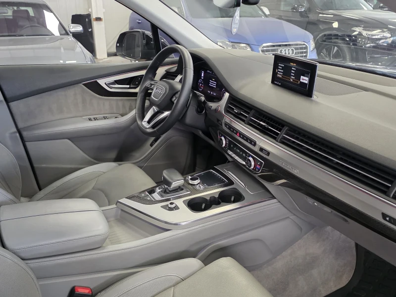 Audi SQ7 Напълно обслужен | Регистриран | Топ състояние , снимка 9 - Автомобили и джипове - 52666279