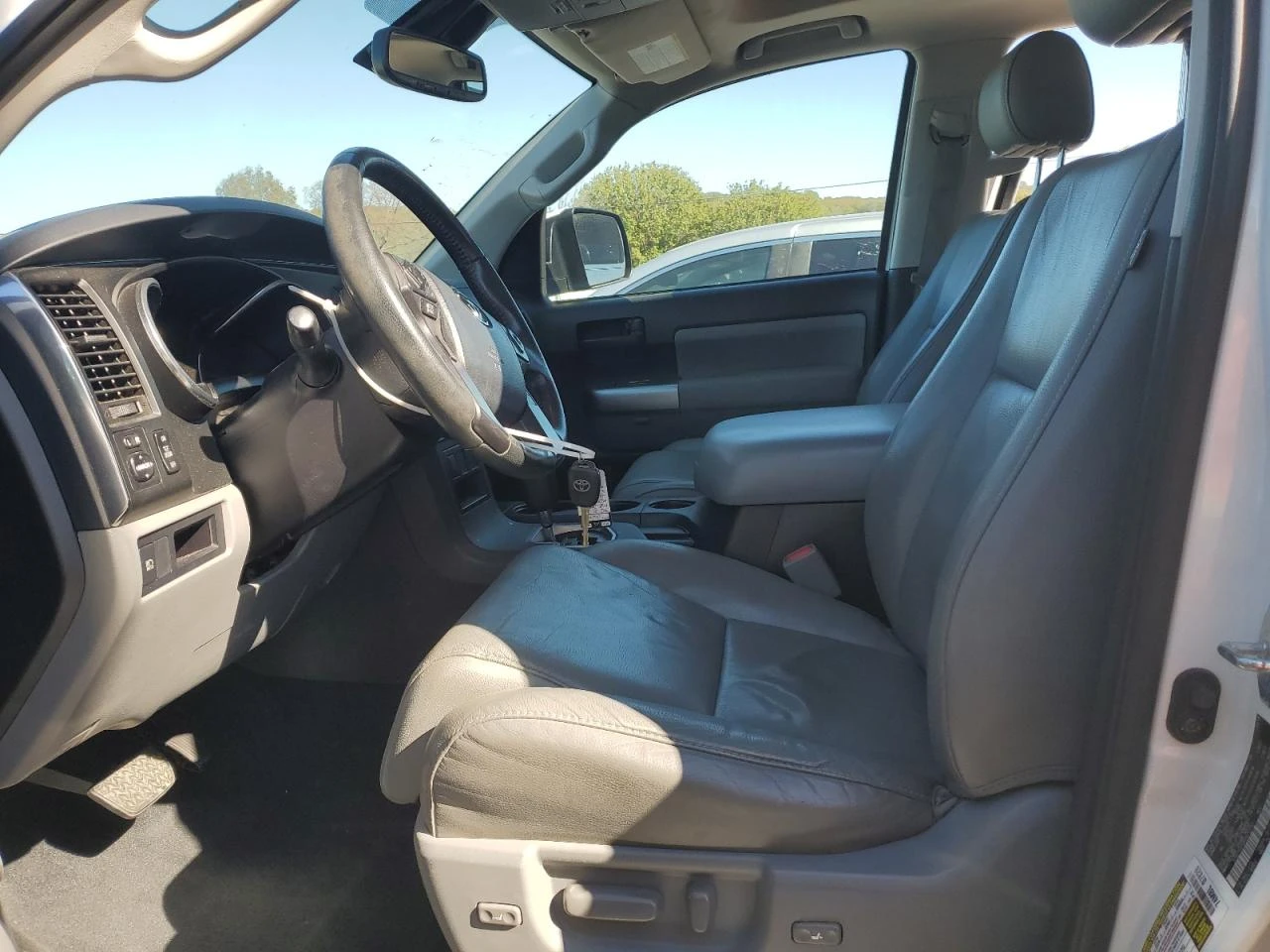 Toyota Sequoia SR5* Бяла Перла* NAVI* Камера* ТОП ЦЕНА - изображение 7