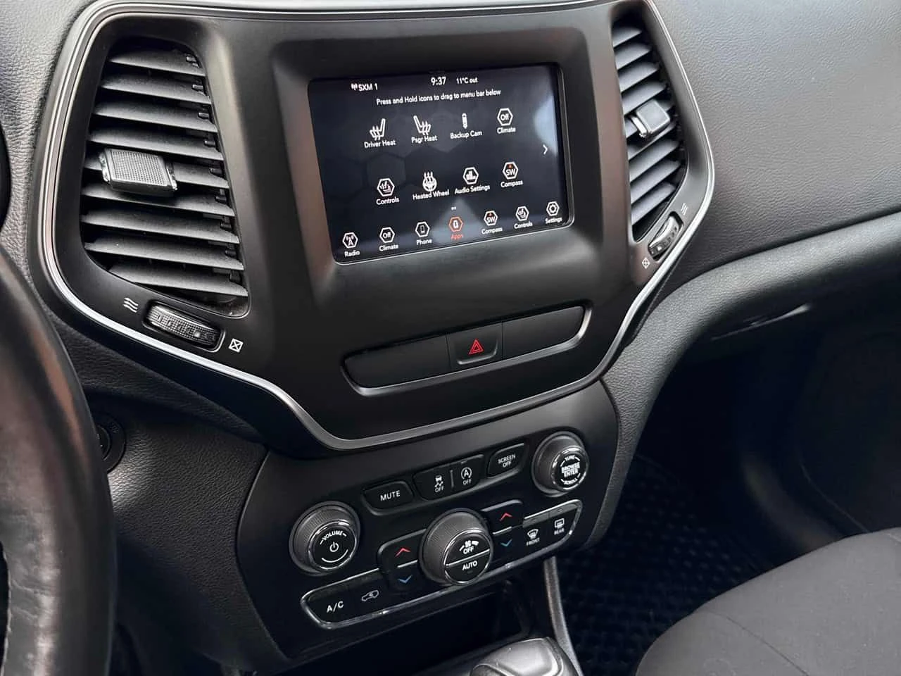 Jeep Cherokee * North * CARFAX * ПОДГРЕВИ+ ВОЛАН* КАМЕРА, снимка 13 - Автомобили и джипове - 53900789