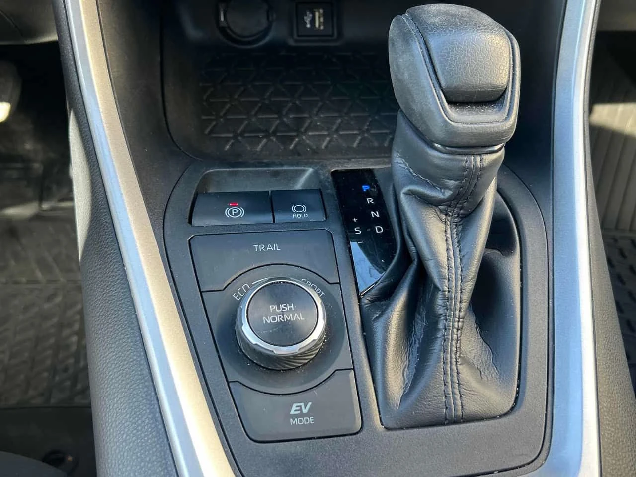 Toyota Rav4 * Hybrid XLE * CARFAX * ПОДГРЕВ * ШИБИДАХ * , снимка 10 - Автомобили и джипове - 54508778