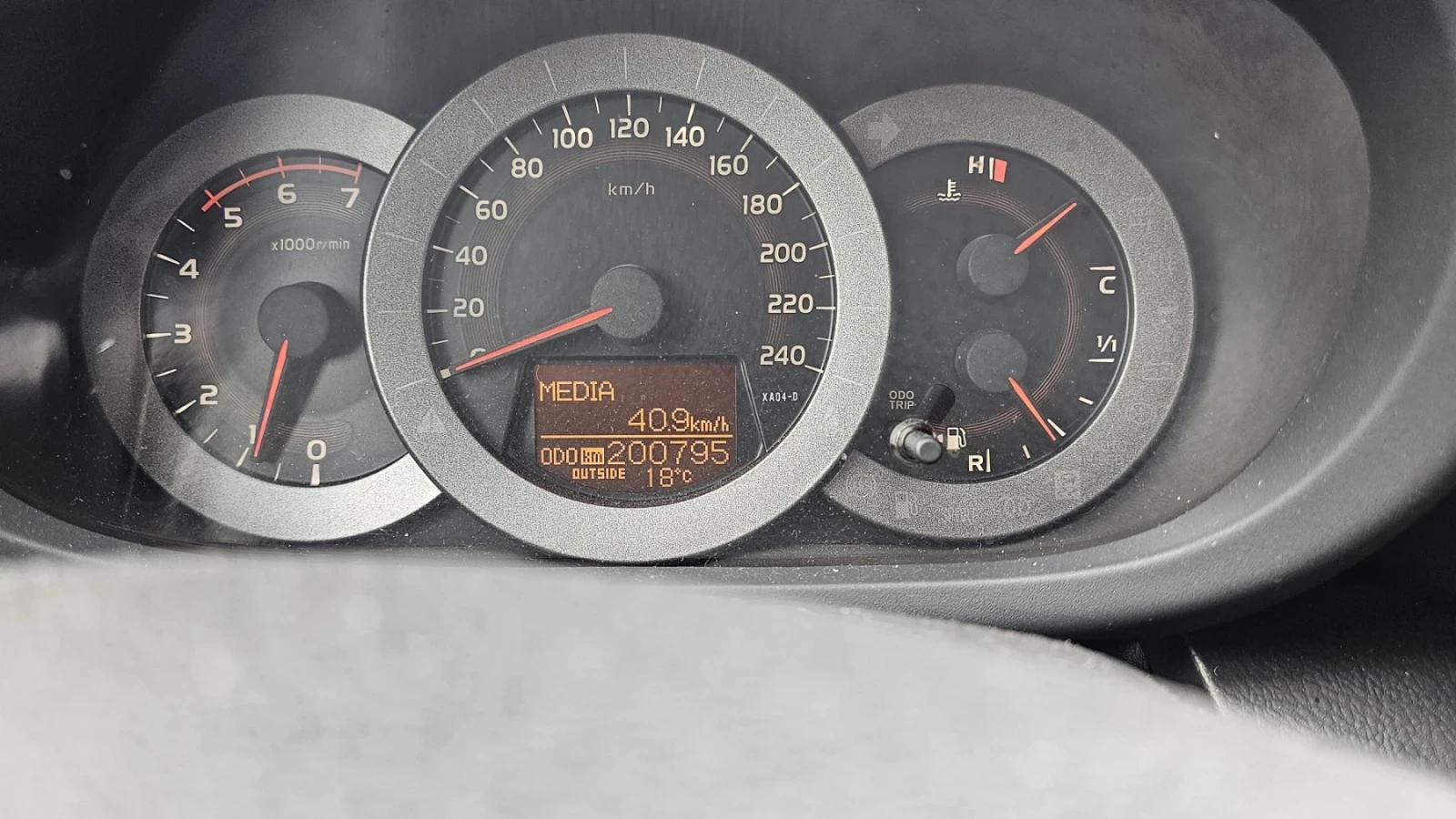 Toyota Rav4 TOYOTA RAV-4 2.2D D-4D 4?4 - 6 скорости, снимка 15 - Автомобили и джипове - 54585180