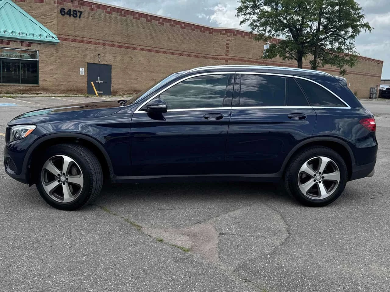 Mercedes-Benz GLC * 300 * CARFAX * ЦЕНА ДО БГ, снимка 2 - Автомобили и джипове - 55138981