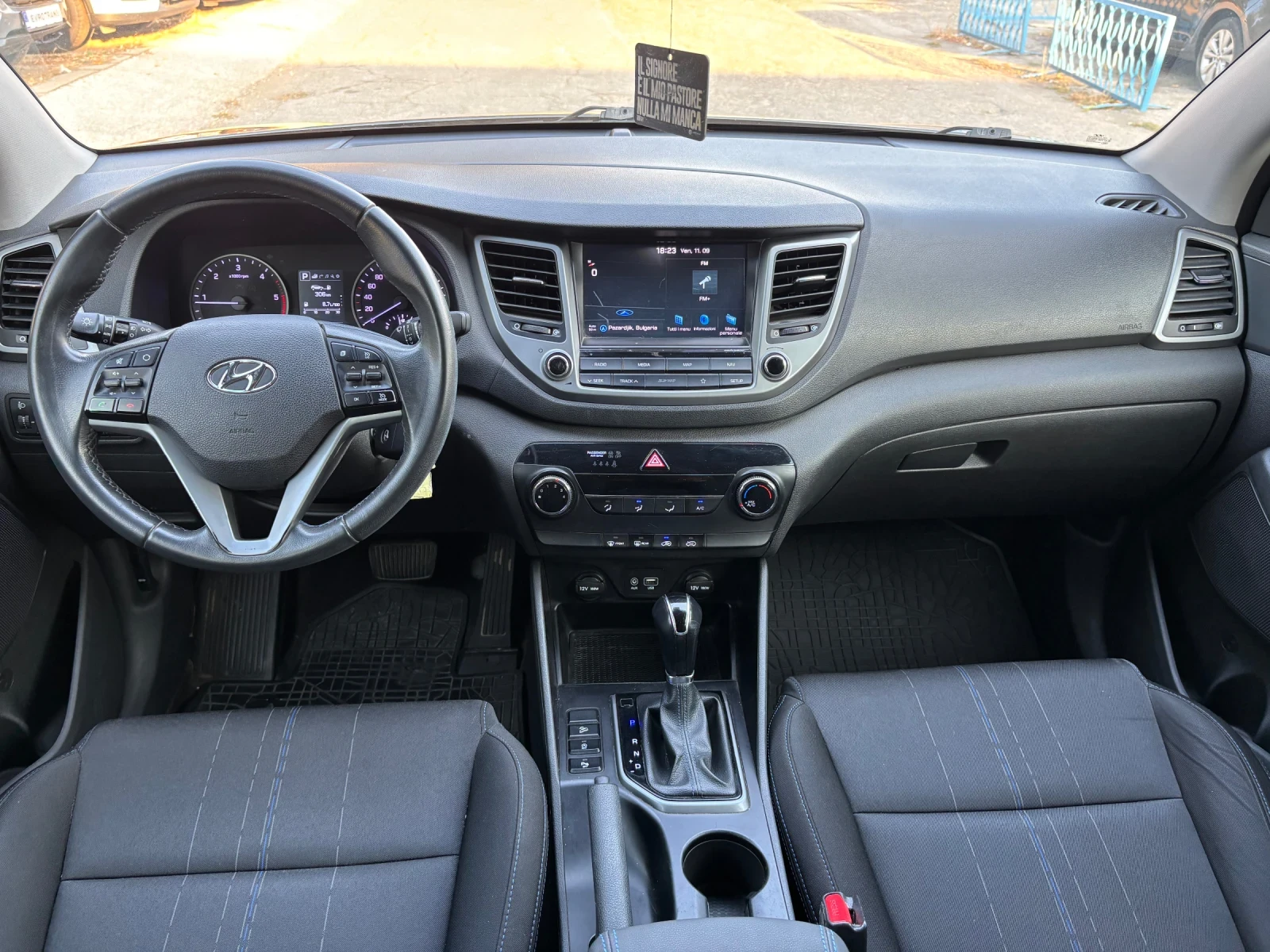Hyundai Tucson 1, 7 CRDI Автоматик / NAVI/Камера /, снимка 8 - Автомобили и джипове - 56038364