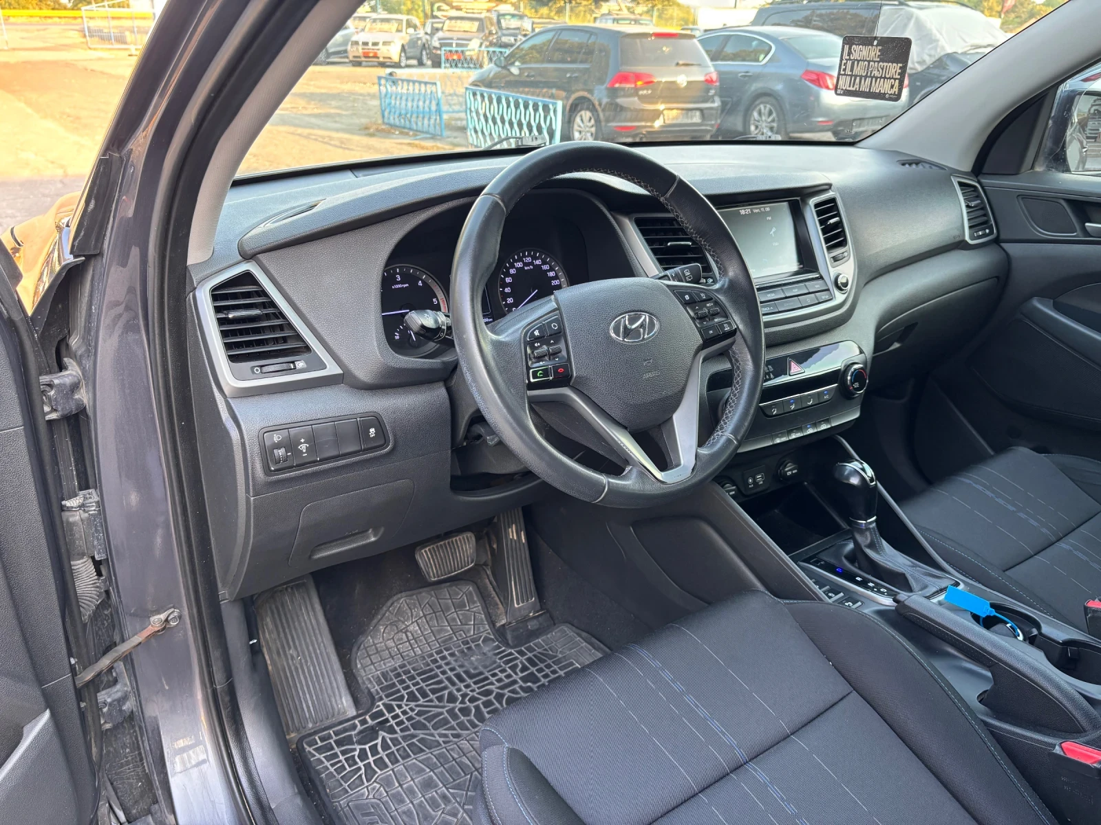 Hyundai Tucson 1, 7 CRDI Автоматик / NAVI/Камера /, снимка 12 - Автомобили и джипове - 56038364