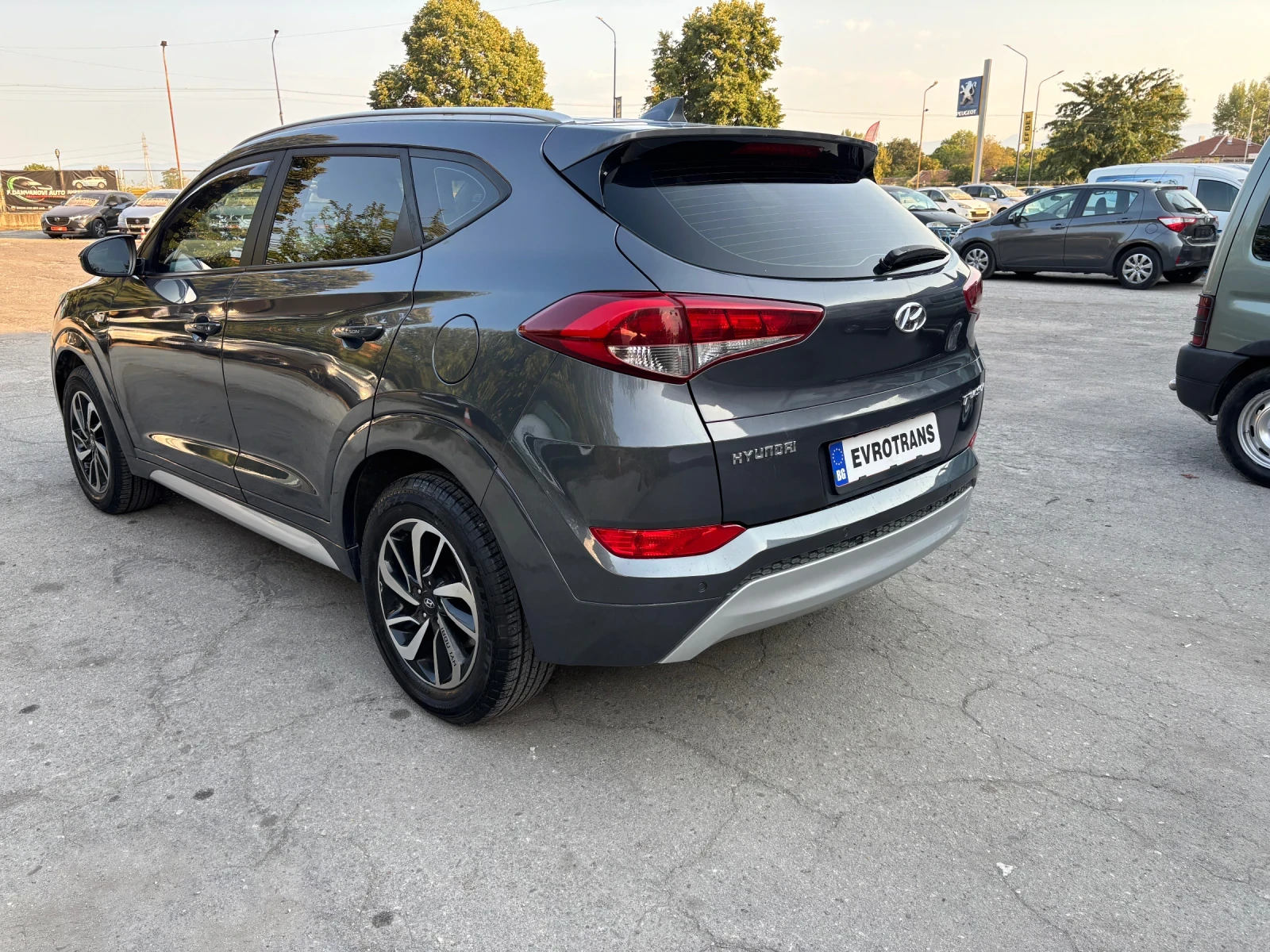 Hyundai Tucson 1, 7 CRDI Автоматик / NAVI/Камера /, снимка 4 - Автомобили и джипове - 56038364