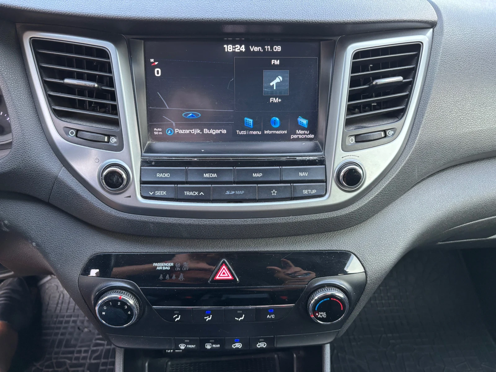 Hyundai Tucson 1, 7 CRDI Автоматик / NAVI/Камера /, снимка 17 - Автомобили и джипове - 56038364