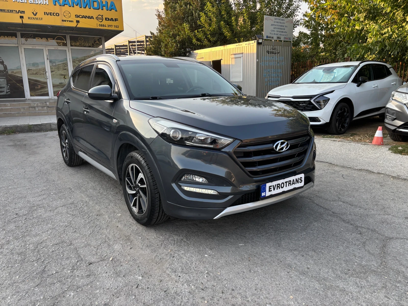 Hyundai Tucson 1, 7 CRDI Автоматик / NAVI/Камера /, снимка 2 - Автомобили и джипове - 56038364