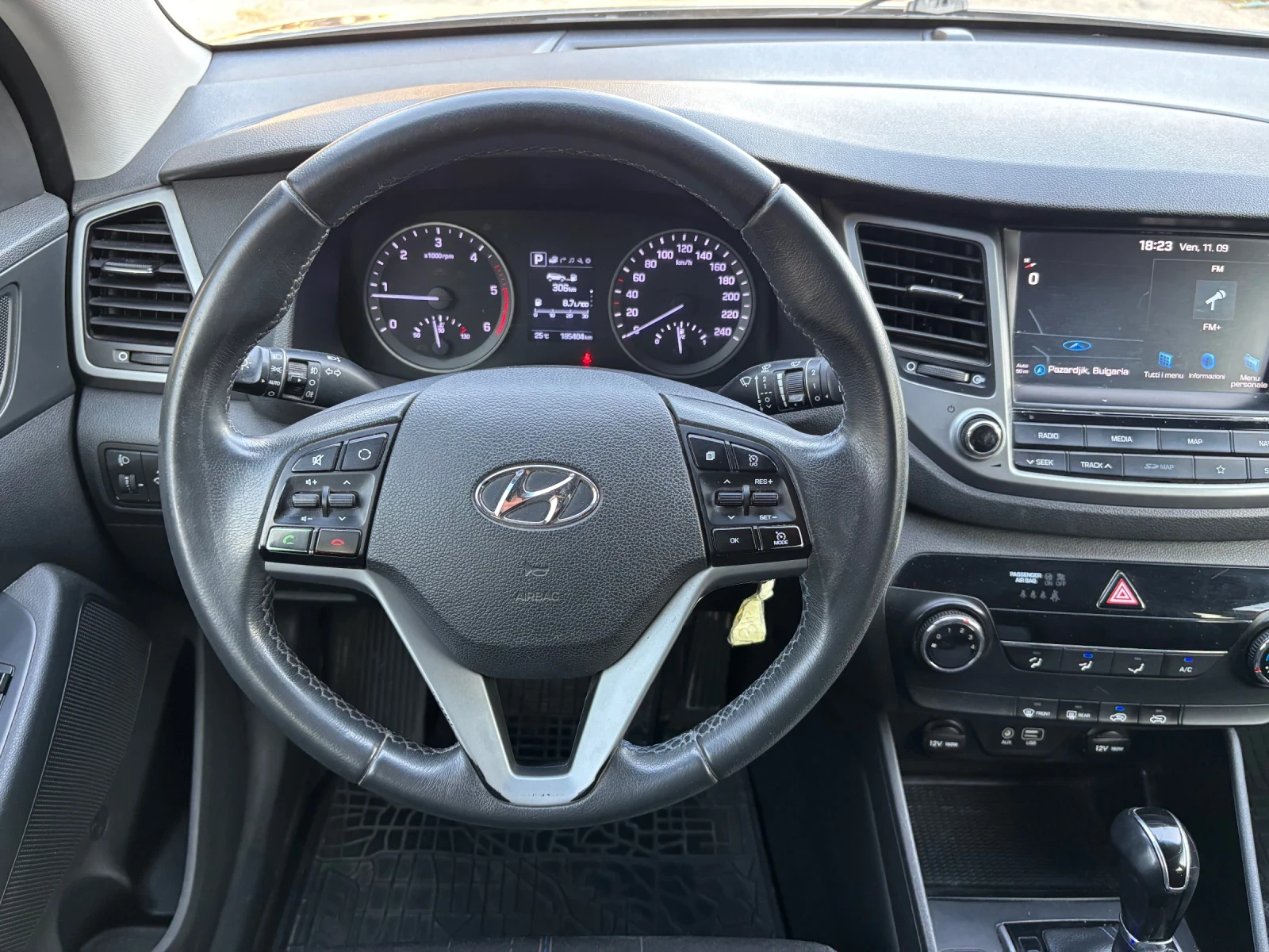 Hyundai Tucson 1, 7 CRDI Автоматик / NAVI/Камера /, снимка 9 - Автомобили и джипове - 56038364