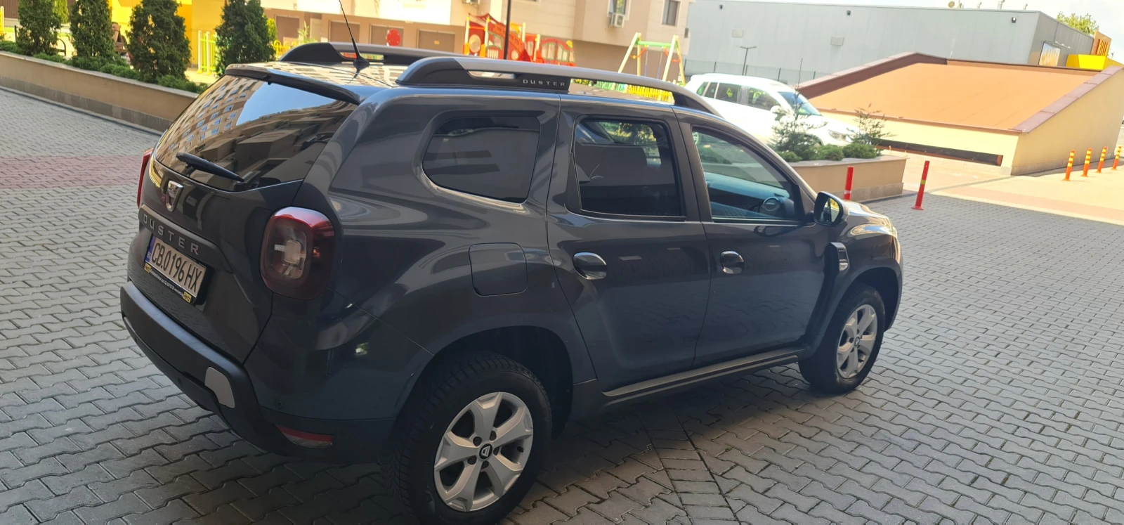 Dacia Duster, снимка 3 - Автомобили и джипове - 56196332