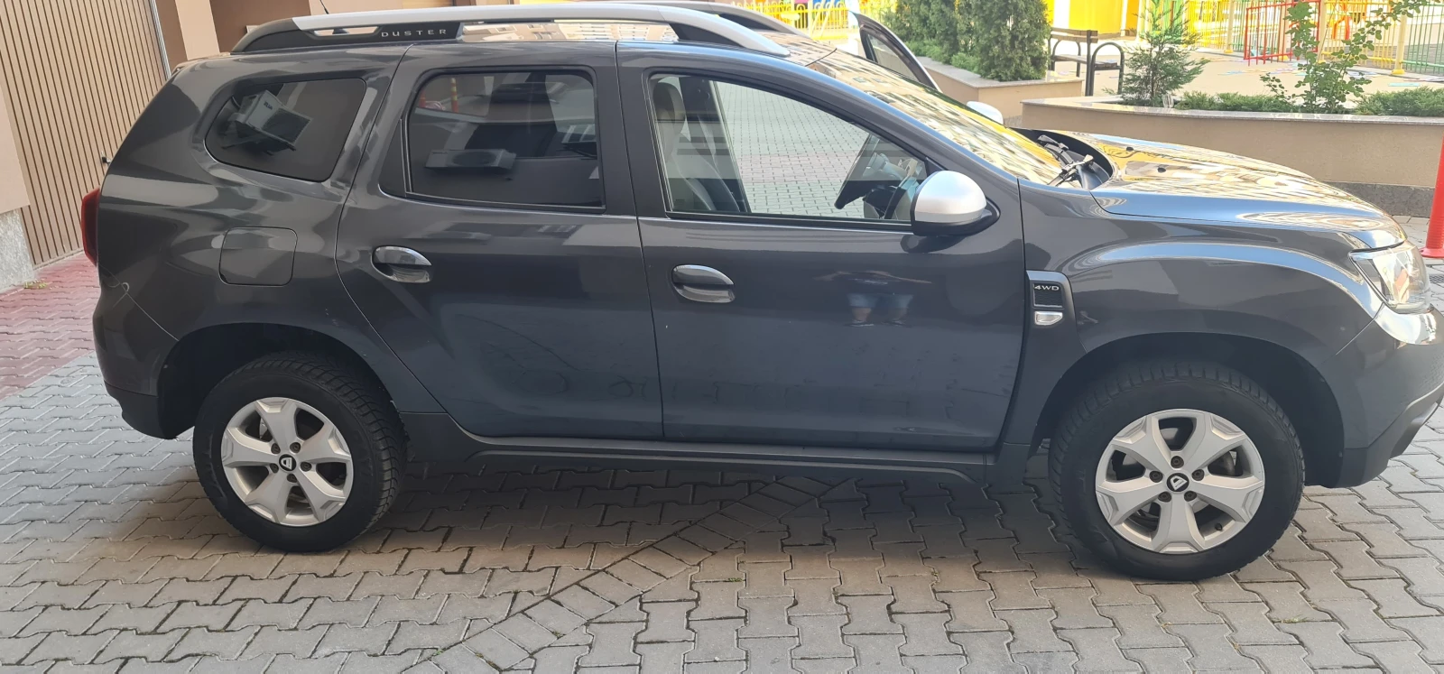Dacia Duster, снимка 4 - Автомобили и джипове - 56196332