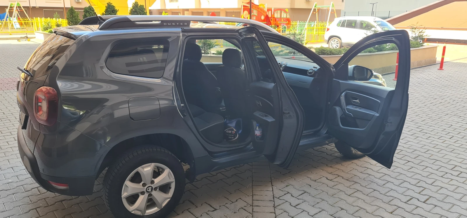 Dacia Duster, снимка 11 - Автомобили и джипове - 56196332