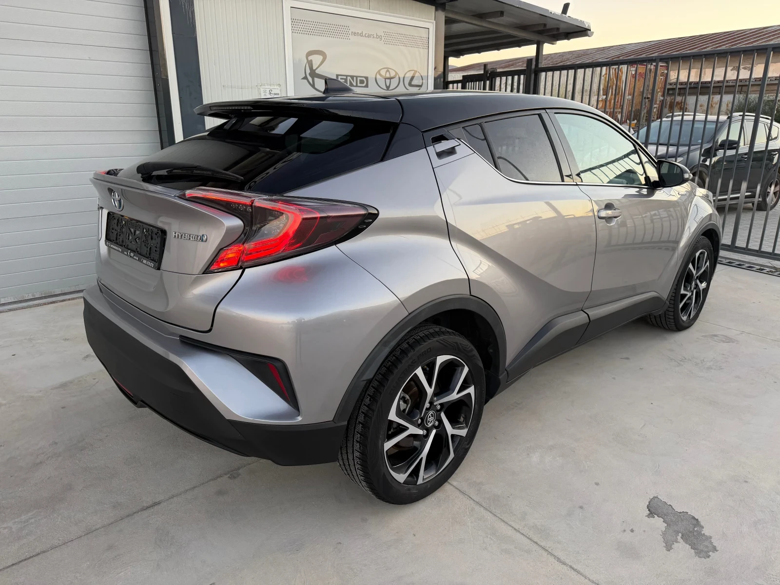 Toyota C-HR 1.8 Hybrid, снимка 4 - Автомобили и джипове - 56350095