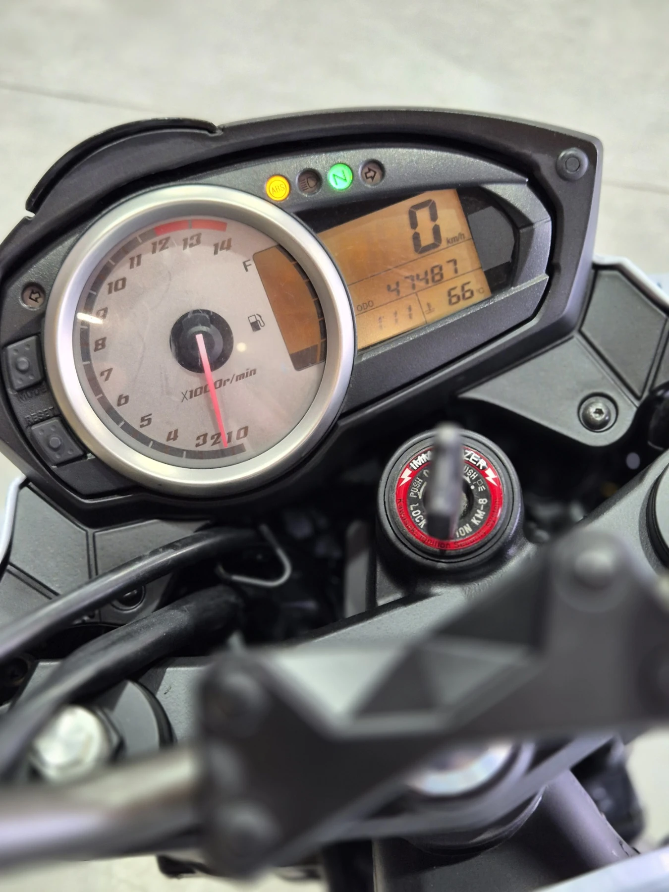 Kawasaki Z 750 ABS!!! Нов внос от ШВЕЙЦАРИЯ!!!, снимка 17 - Мотоциклети и мототехника - 55558085
