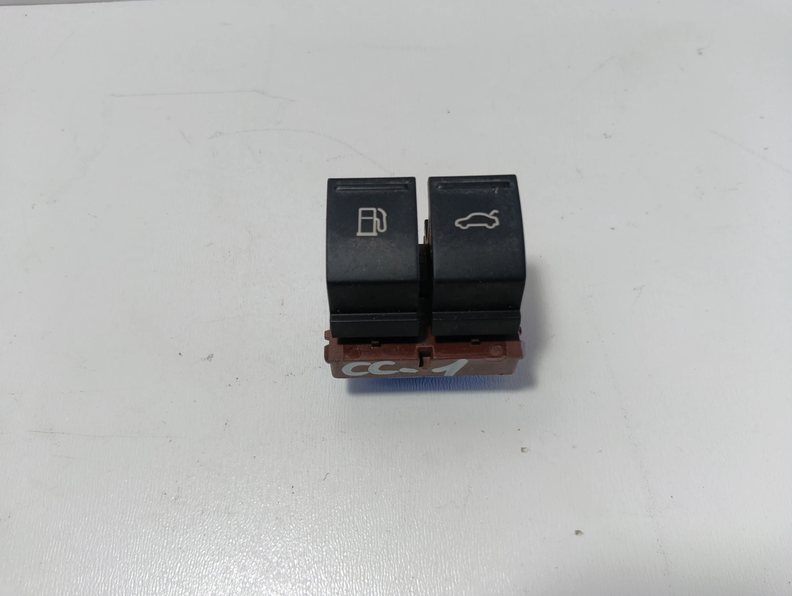копче отваряне заден капак 3C0959903B VW Passat CC