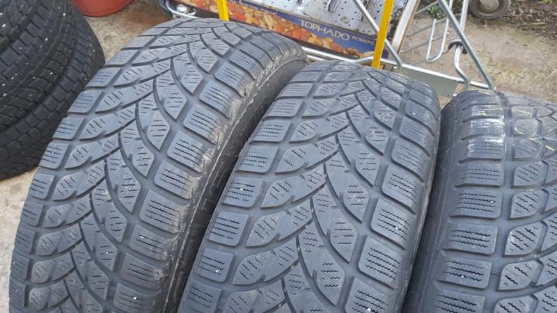 Гуми Зимни 215/70R16, снимка 2 - Гуми и джанти - 27313317