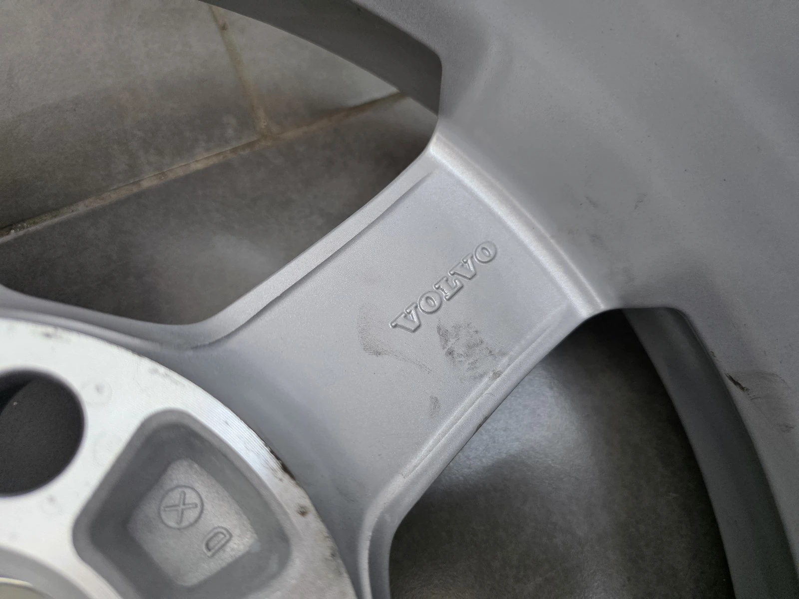 Джанти за Volvo, снимка 11 - Гуми и джанти - 56718340