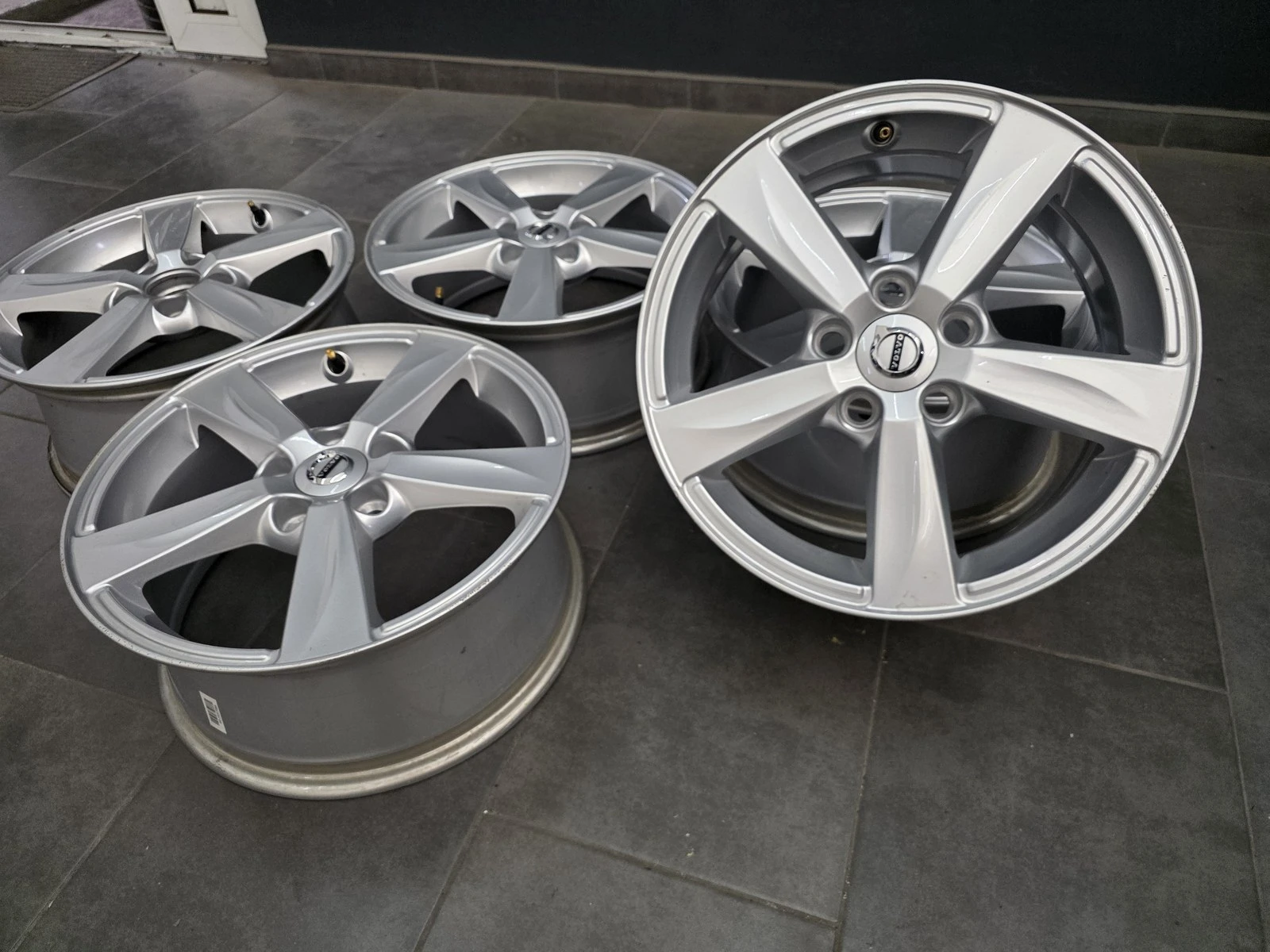 Джанти за Volvo, снимка 2 - Гуми и джанти - 56718340