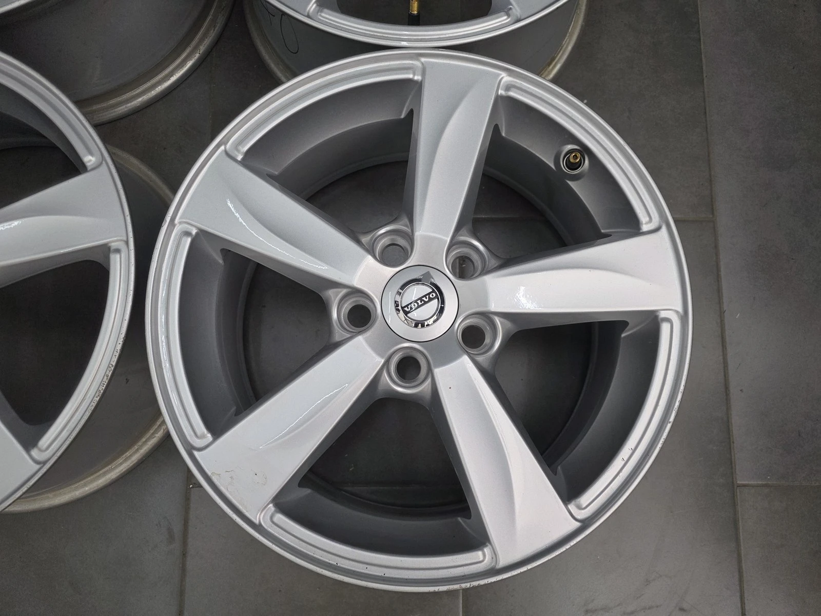 Джанти за Volvo, снимка 5 - Гуми и джанти - 56718340
