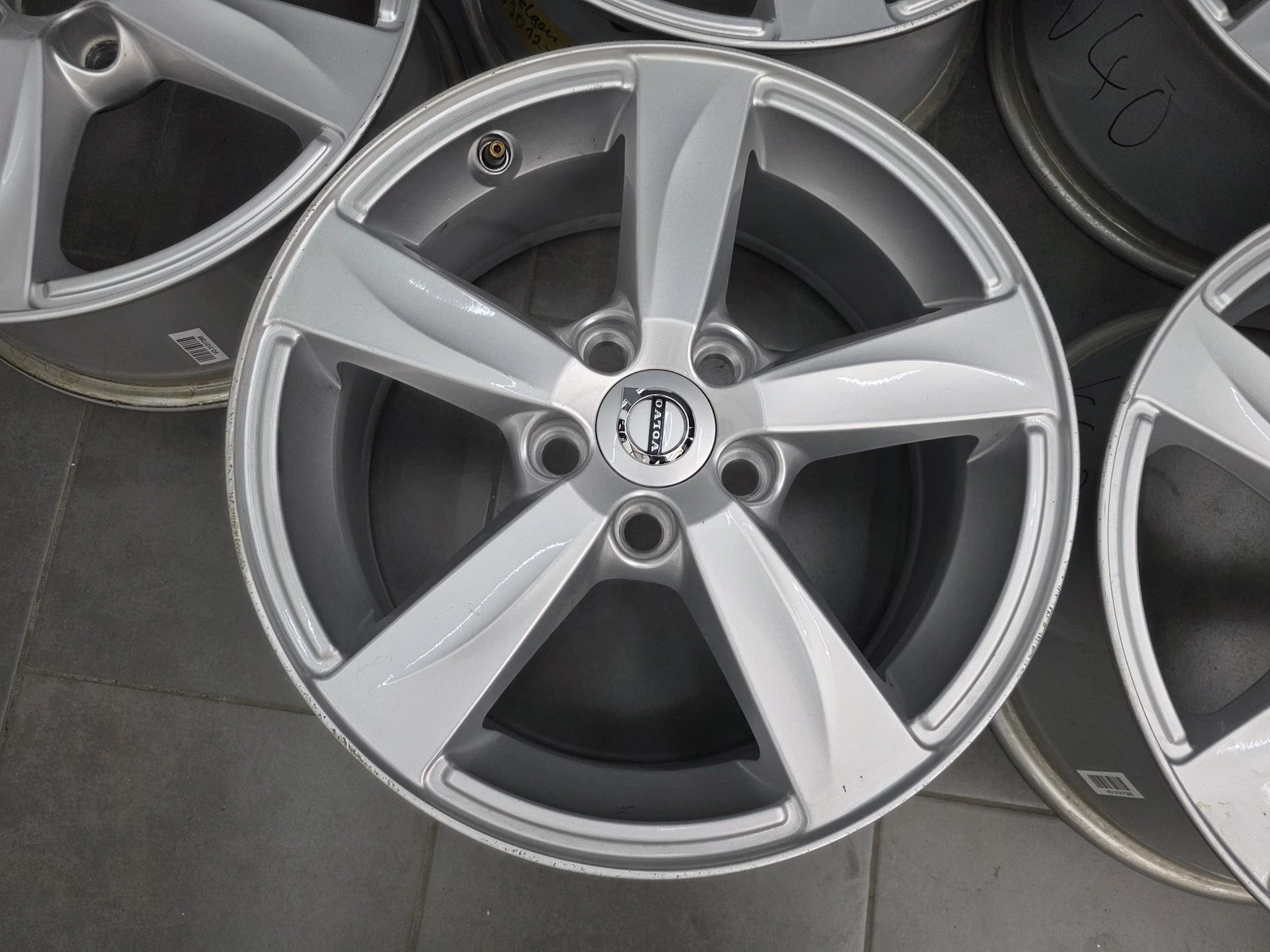 Джанти за Volvo, снимка 8 - Гуми и джанти - 56718340