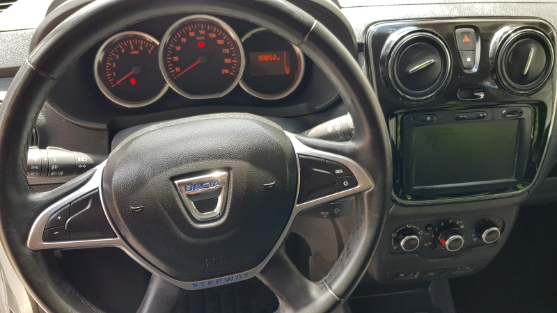 Dacia Lodgy steplay 1.3TCE 130p.s, снимка 6 - Автомобили и джипове - 51657746