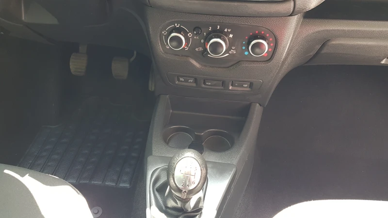 Dacia Lodgy steplay 1.3TCE 130p.s, снимка 11 - Автомобили и джипове - 51657746