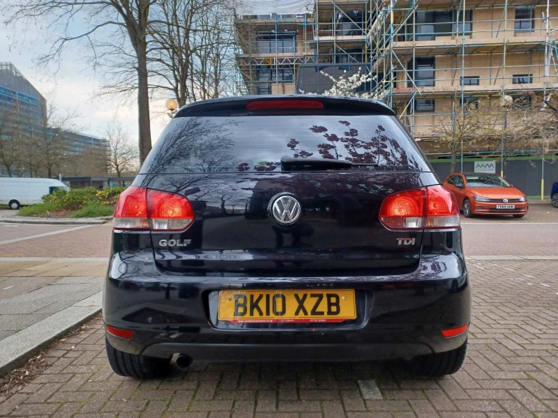 VW Golf 1.6 TDI, снимка 4 - Автомобили и джипове - 52435511