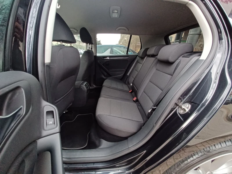 VW Golf 1.6 TDI, снимка 12 - Автомобили и джипове - 52435511