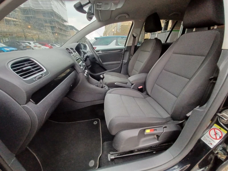VW Golf 1.6 TDI, снимка 10 - Автомобили и джипове - 52435511