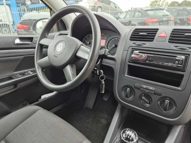 VW Golf 1.6, снимка 6 - Автомобили и джипове - 51997612