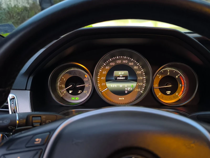 Mercedes-Benz E 200, снимка 5 - Автомобили и джипове - 52616888