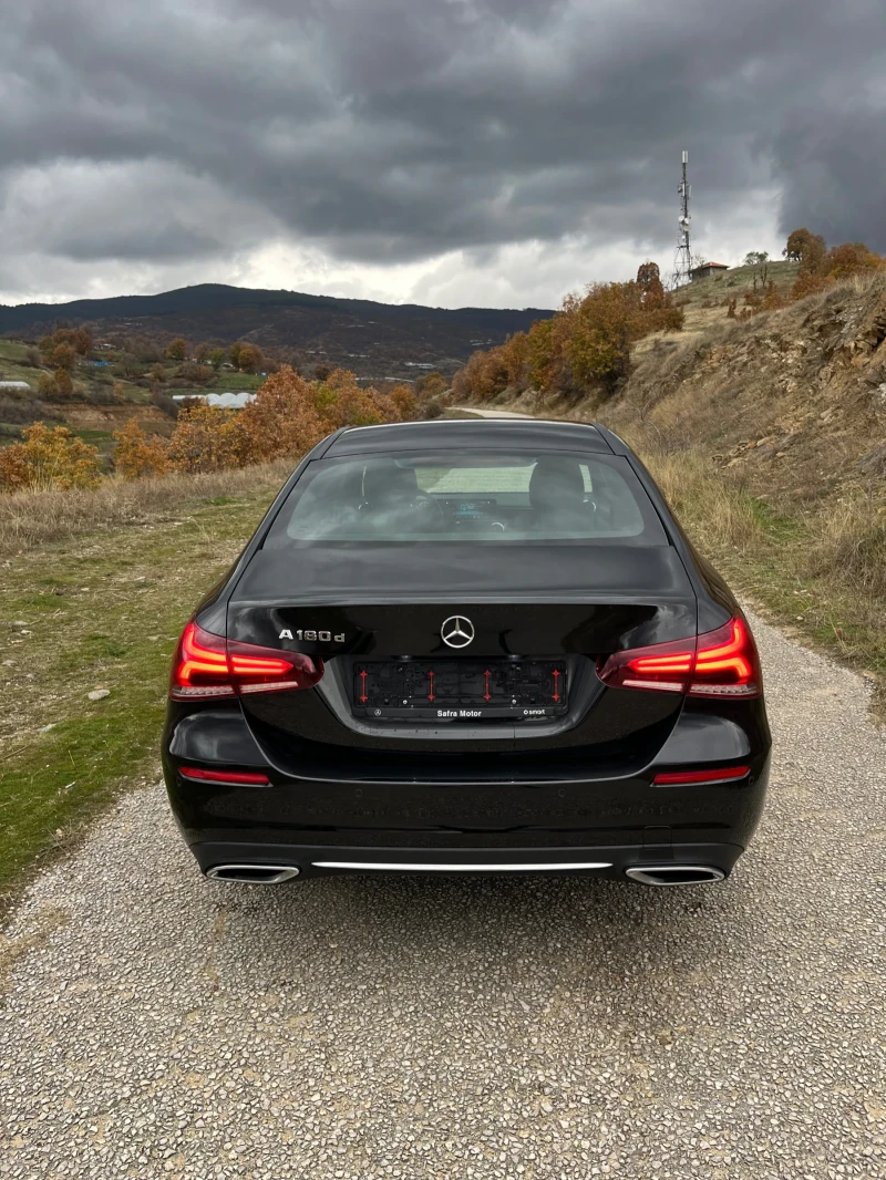 Mercedes-Benz A 180 * Нави* Камера* Асистенти, снимка 4 - Автомобили и джипове - 52677385