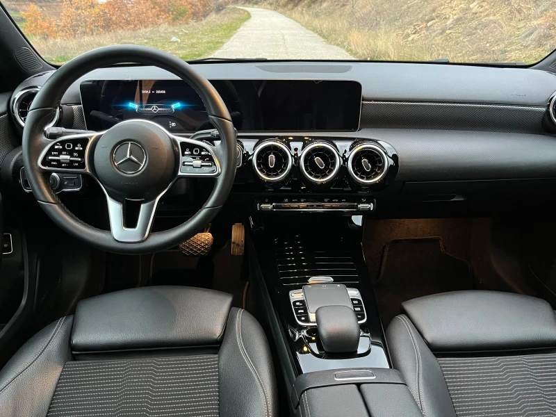 Mercedes-Benz A 180 * Нави* Камера* Асистенти, снимка 8 - Автомобили и джипове - 52677385