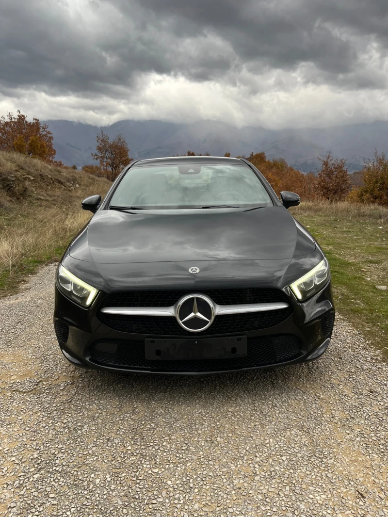 Mercedes-Benz A 180 * Нави* Камера* Асистенти, снимка 2 - Автомобили и джипове - 52677385