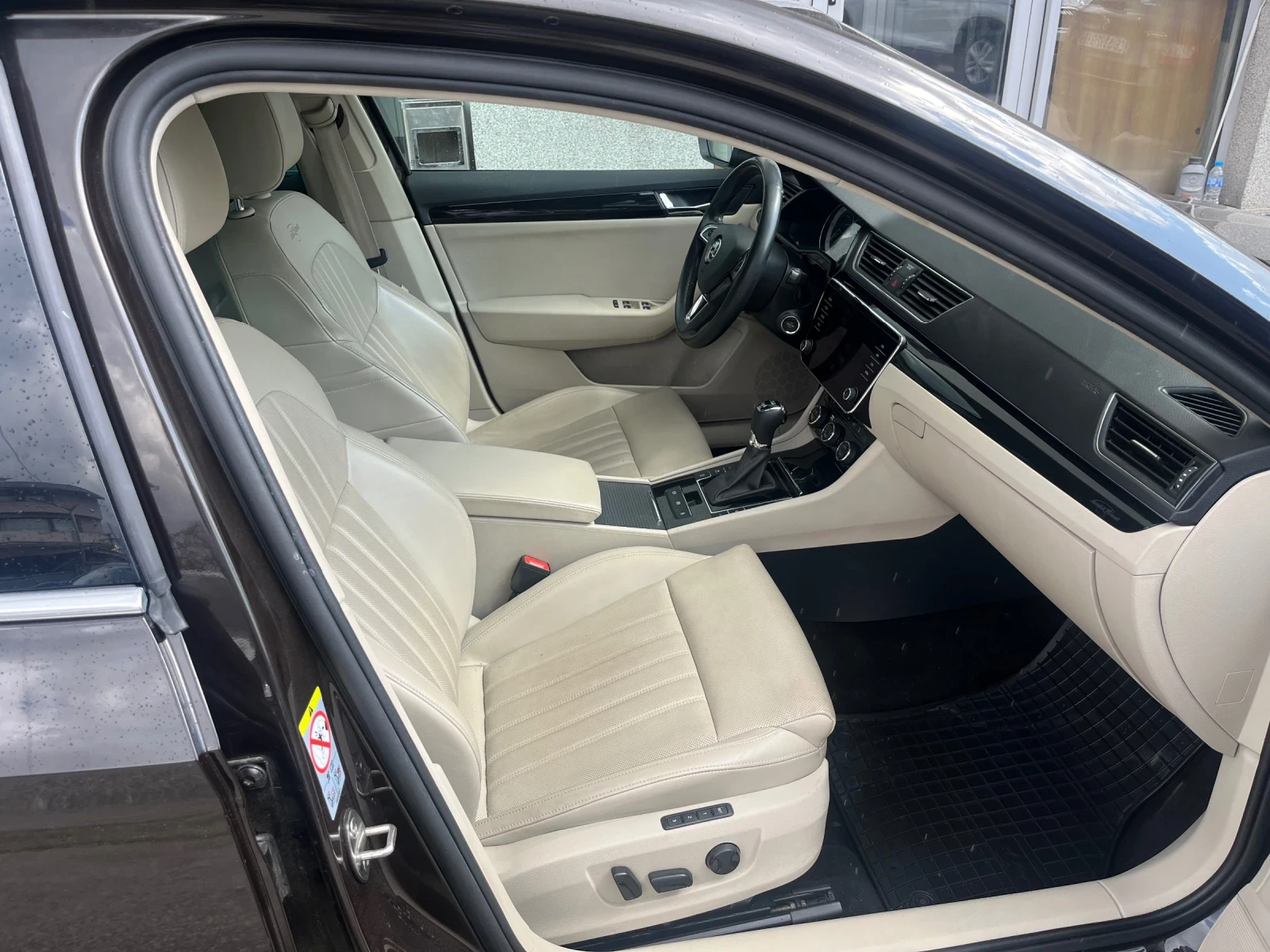 Skoda Superb 2.0TDI 7DSG 4X4 - изображение 8