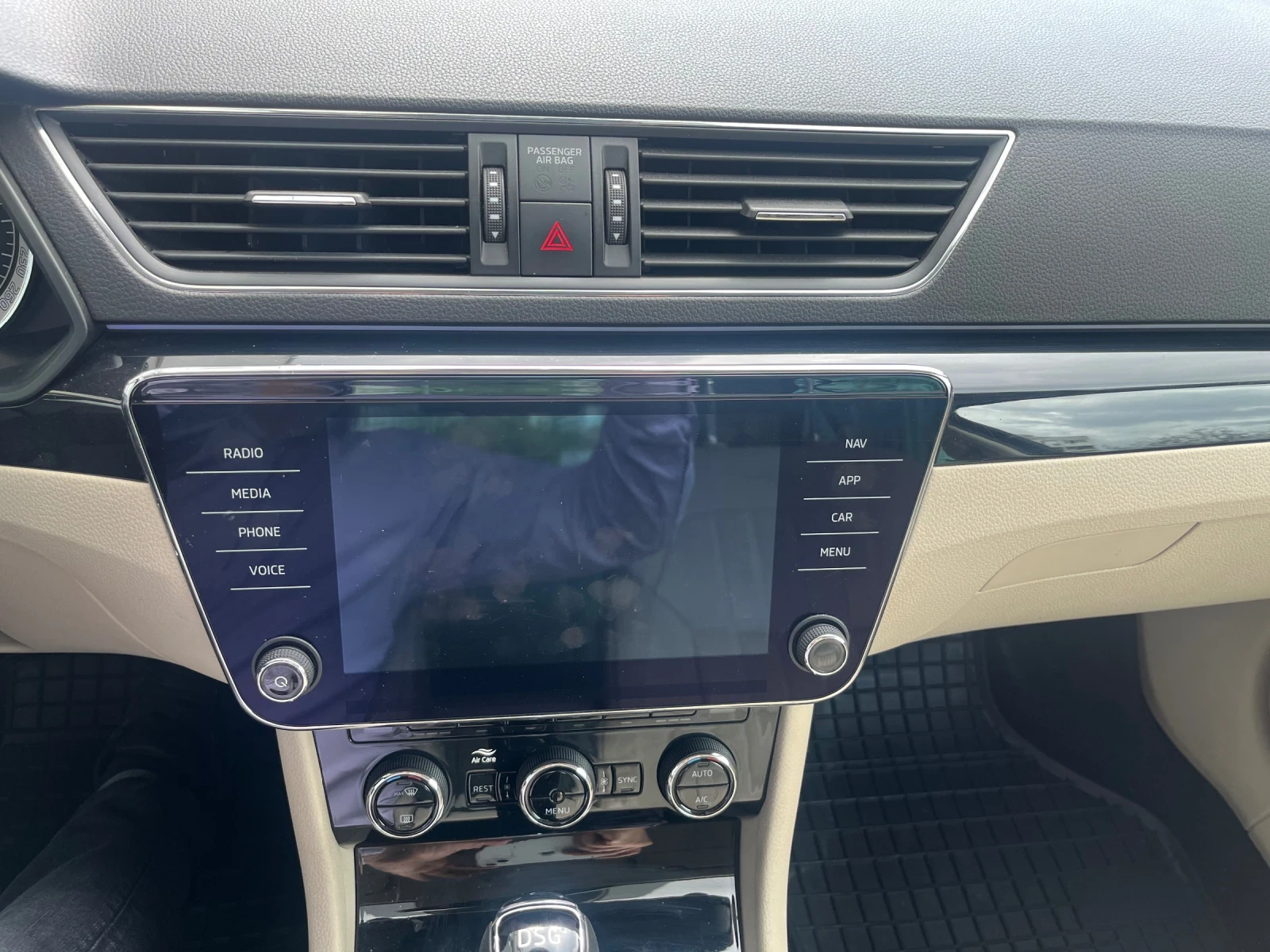 Skoda Superb 2.0TDI 7DSG 4X4 - изображение 10