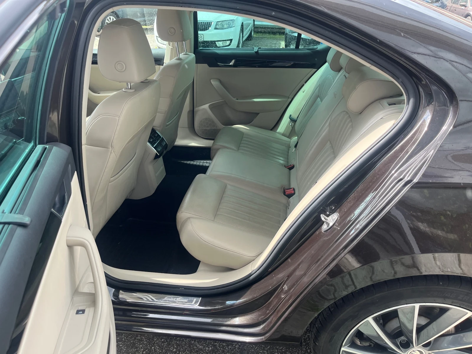 Skoda Superb 2.0TDI 7DSG 4X4 - изображение 5