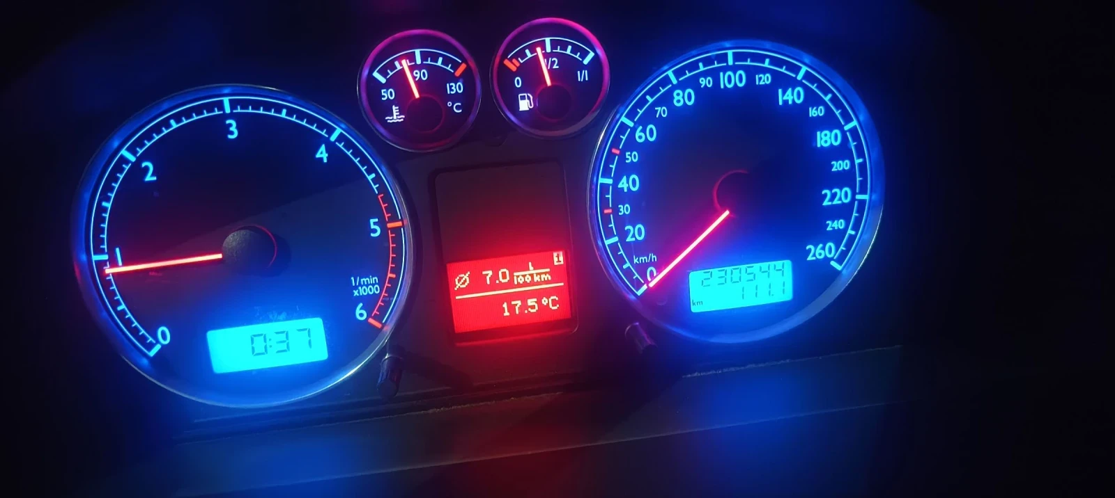 VW Sharan 2.0TDi 140k 5+ 1 - изображение 9