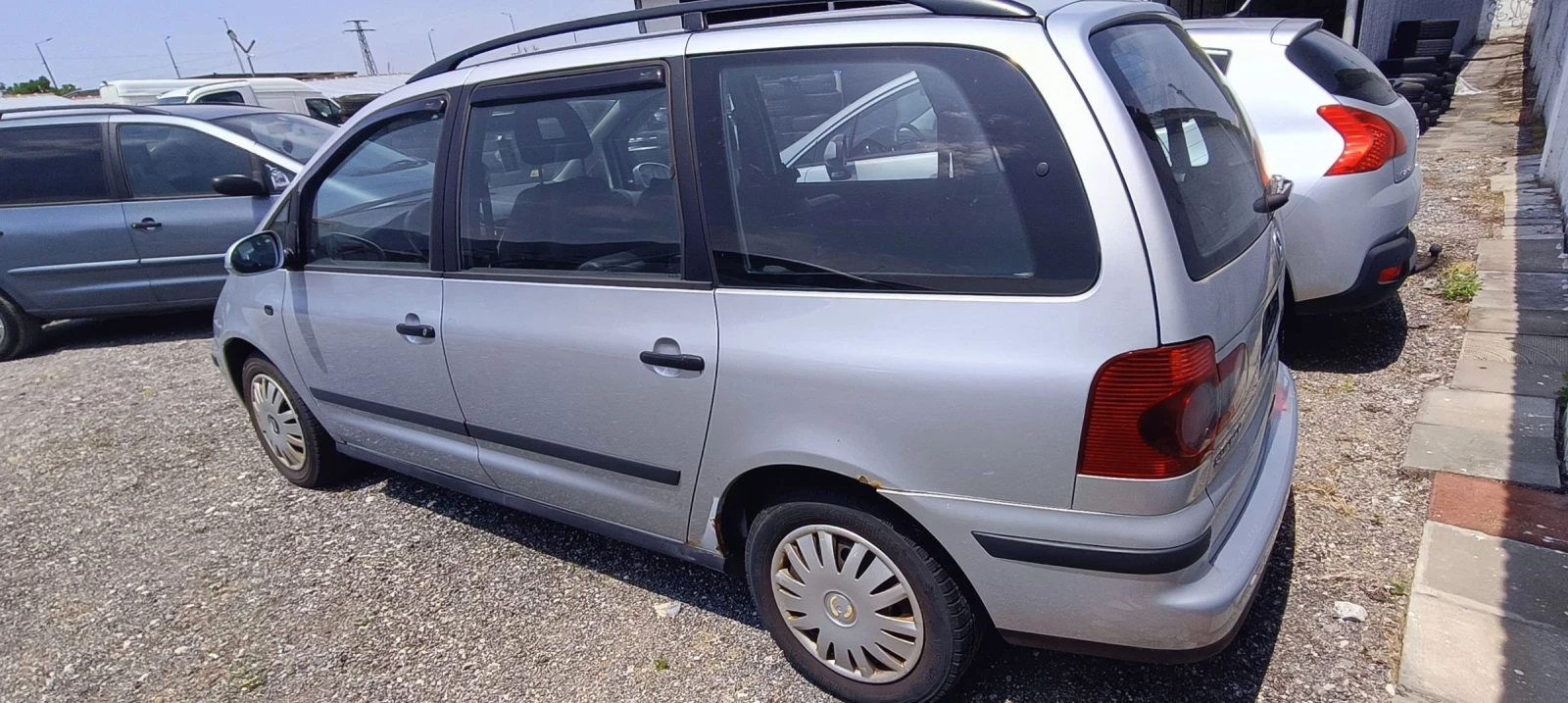 VW Sharan 2.0TDi 140k 5+ 1 - изображение 3