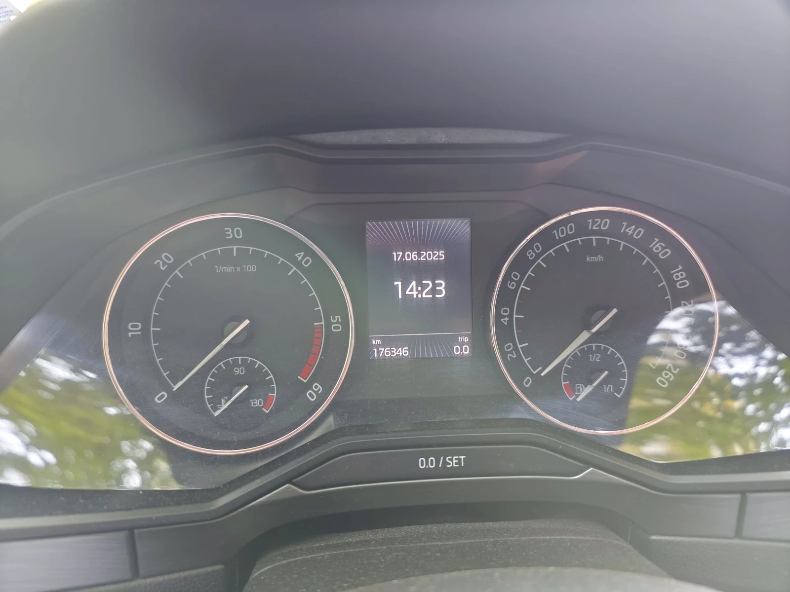 Skoda Superb 2.0 TDI - изображение 6