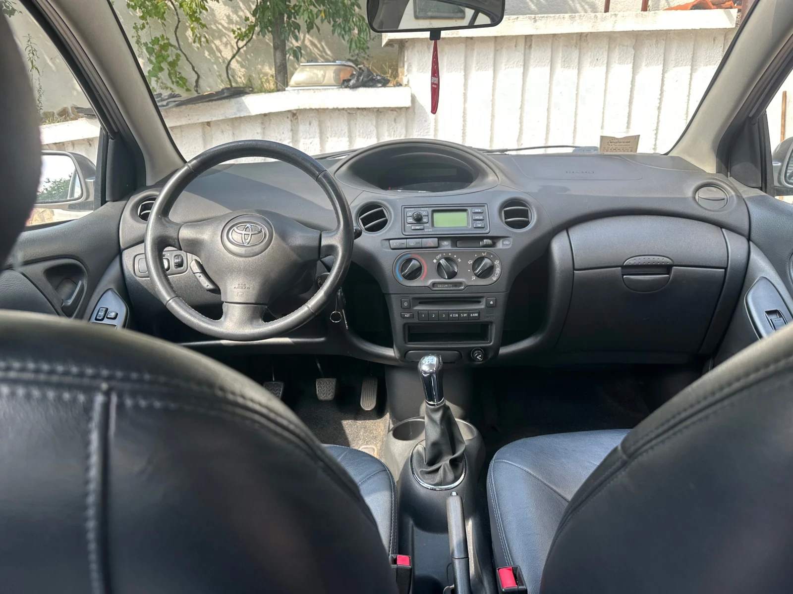 Toyota Yaris 1.0VVT-i* Кожа* Климатик* 102 000км.*  - изображение 10